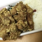 ヤムヤム - ザンギ弁当
      （ザンギ5個の下に ちくわ天1個 赤ウィンナー1本）