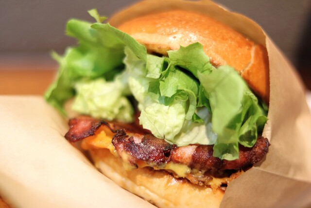 HANDSOME BURGER photo 2