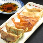 h Kakurega Dainingu Rabu - 餃子三種盛り合わせ。しそ、ピリ辛、肉餃子