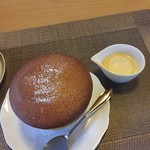 六盛　スフレ・カフェコーナー茶庭 - 