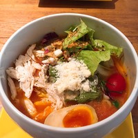 蔭山樓 表参道店 - 鶏白湯トマト麺
