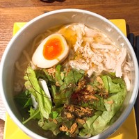 蔭山樓 表参道店 - ママ友発注の蔭山耬名物  鶏白湯塩そば