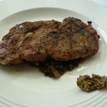 ビストロ　トロワキャール - 霧島豚 肩ロースの自家燻製と季節野菜 炭火焼き