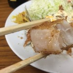 とんかつ八千代 - レア感、伝わる？ 動揺しちゃってピントが合ってないし。