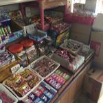 すいのや - 入口近くには駄菓子がいっぱいです。