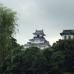 すいのや - 日本初の木造復元天守、掛川城。
                                初代土佐藩主、山内一豊にも所縁があるそうです。