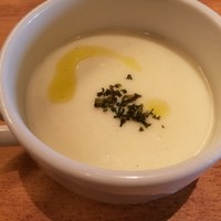 Bistro Sifflet - 冷たくてまったりトロ～リ、じゃが芋のコクが詰まった冷製じゃが芋スープ