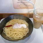 Pasuta Bito - 今回は「温卵のせペペロンチーノ 大盛り」690円、「カフェオレ」130円を注文。