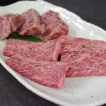 堀口畜肉直営 焼肉 ほりぐち - 仙台和牛ザブトンと和牛肩ロース