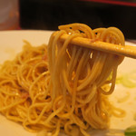 らーめん芝浜 - 生揚げ醤油の低加麺まぜそば啜る