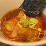 らーめん芝浜 - 小麦三昧＜らーめん（お醤油）＞ズームアップ