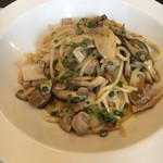 モダンタイムス - (料理)本日のパスタ：豚肉とキノコの和風スパゲッティ