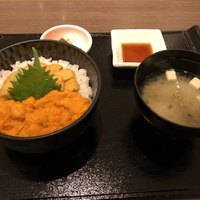 函館うに むらかみ 日本生命札幌ビル店 - 食べ比べ丼〜バフン、ムラサキ海胆
                    5,616円