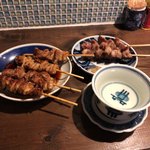 焼鳥 絶好鳥 - 鶏皮に白モツ、砂肝も追加して、日本酒は会津の地酒『泉川』を頂きました。自分的に泉川の方が、飛露喜より美味しいと思います。