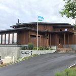 オチガビワイナリー - 【2018年06月】店舗外観、本当は入口側より、農園から店舗を臨む方が綺麗だが、写真無く。