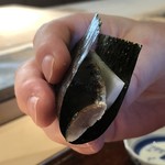 菊鮨 - 鰯の炙り・・焼き味噌と大根と共に海苔に挟んでいただきますけれど、鰯の旨みと味噌の味わいがよく合います。