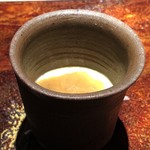 菊鮨 - 毛蟹入り茶碗蒸し、上にはコノワタ・・お酒がすすむ茶碗蒸しですね。呑めないのが残念。