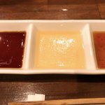 鳥田中 - 付けダレ ニンニク醤油･胡麻塩･甘いタレ