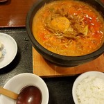 Ishiyakiramenkazan - 炎の旨辛ホルモンらーめん(980円)と煮たまご