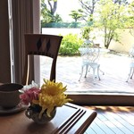 コーヒーハウス 音工房 - 窓際席