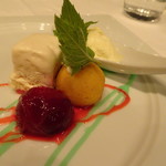 フェリス - ーPostreー 冷たいデザート３種　ミロのデッサン風　画