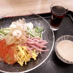 中華ダイニング 春菜 - 胡麻タレの冷やし中華。ラー油をかけたら美味しくなりました。