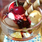 Nichinichi Shokudou - トリプルパフェ
                        チョコ、イチゴ、キャラメルのアイス