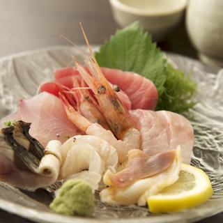 Seasonal dishes made with fresh fish caught at the market. A high-quality dish to enjoy in season.