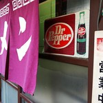 店の入口を横から