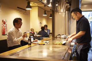 Teppan Hiroshimayaki Tesshin - 鉄板を目の前に料理が間近で見れるカウンター席☆
