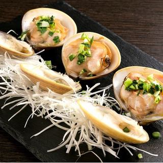 ``Steamed Clams with Shaoxing Wine'' with fresh ingredients delivered directly from the production area every morning