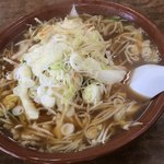 くん太郎 本店 - ジャンボしょうゆラーメン 麺400g スープ7合(1.26ℓ)
                                友人が挑戦しましたが、完食ならず。