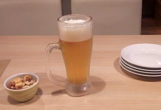 takujouremonsawa-andosamugyopusaruhyakusanjuushuruitabenomihoudaimi-tofakutori- - お通しと生ビール