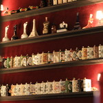 お酒の美術館 京都三条烏丸レトロパブ - すごいコレクション