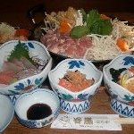 Taniarashi - 「谷嵐コース」３，０００円です。（鶏つみれ、鶏、豚ちゃんこ鍋・小鉢・酢物・刺身・茶碗蒸・揚物・うどん玉）宴会などの飲み会で活躍中です。４０年変わらない人気メニューです。