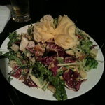 サラダ(花びらはチーズです)