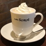 ぶいえいと - ＋200円でセットドリンク。コーヒーはデフォルトでホイップ入り、ウインナコーヒーみたい。