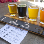 Maui Brewing Company - Beer Flightsは各４ozで値段はまちまち。左から1.69ドル、2.0ドル、3.0ドル、2.0ドル。