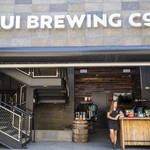 Maui Brewing Company - ある意味殺風景な店舗入り口。