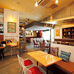 ワイアードカフェダイニングラウンジ - 店内です。開放感あふれてます！