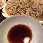 吾妻橋 やぶそば - つけ汁は江戸前では珍しくやや甘口