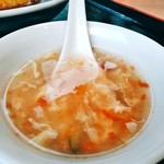 勝園 - 天津丼につく中華スープ（トマト）