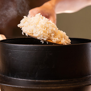 南部鉄器の羽釜で炊いたシャリ