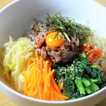 구운 비프 비빔밥