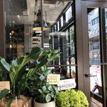 カフェ＆ワイン トロール - 見せるワインセラー