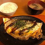 常盤屋べんべん - Dときわ屋焼(ねぎ玉焼＋そば入り) 950円。