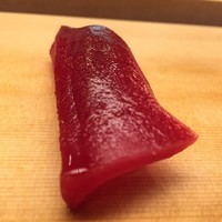 すし乾山 ホテルニューオータニ大阪店 - 築地から仕入れた鮪