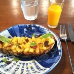 ブリコラージュ ブレッド アンド カンパニー ダイニング・カフェ - 甘みのないピーナッツバターだからこそ、パインジャムと合う合う♪(*´∀｀)ﾉ