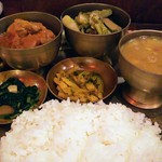 ネパール料理バルピパル - ダルバート(カレー2種)1000円税込