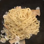 天下一 - 混ぜると こうなる。 味はなかなかやる。
       もっとも、油そばは味が濃いので、美味く感じる